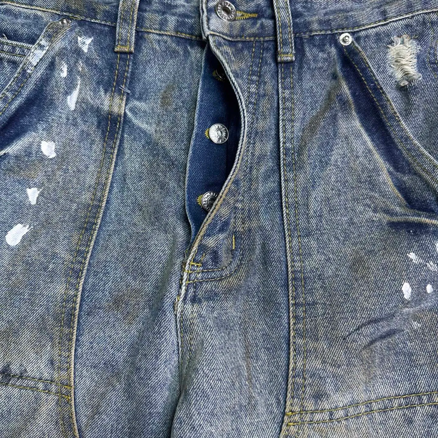 P260 GALLERY DEPT. 2025 new splash-ink hand-painted dirty distressed couple style loose washed jeans 🔥High version🔥High version🔥 Top ceiling quality Styles with different washed textures are very friendly to people with thin legs and thick legs. The straight version is very flattering to the leg shape. Moderate length that never goes out of style, easy to match with casually, basic styling for various styles, a must-have in the wardrobe! The fabric is stiff but also makes the upper body soft without losing texture. The washing process is even more perfect. It is a must-have item for everyone! ! ! Washed wheat, hang tag, pants label, three complete labels, color: blue, size: 28, 30, 32, 34, 36 (five sizes)